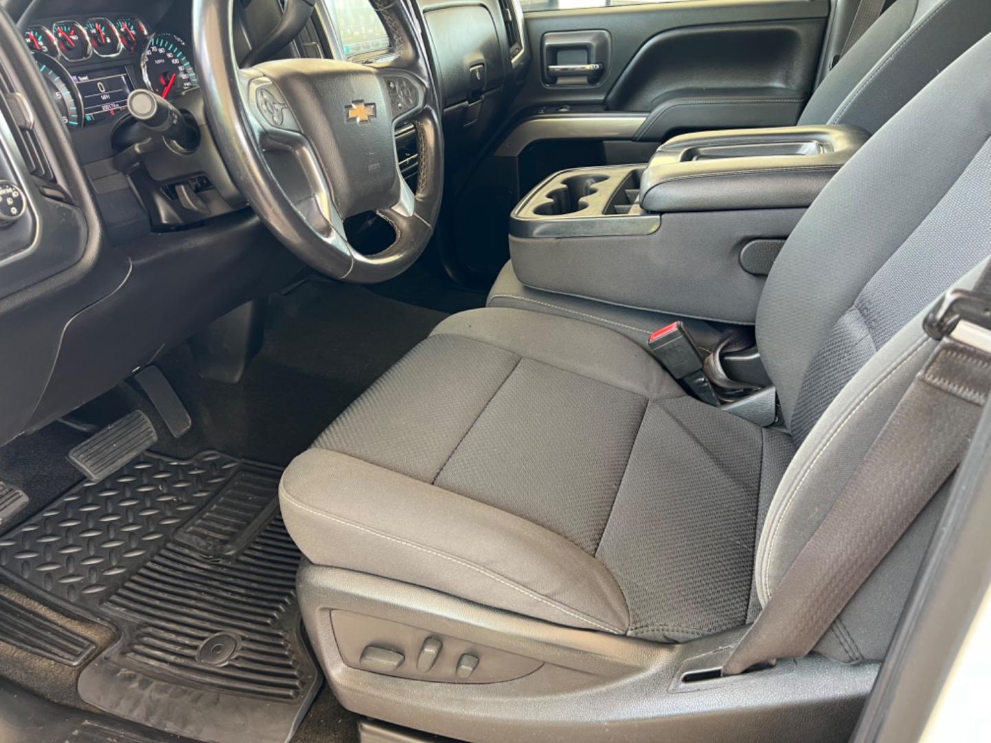 2017 White /Grey Chevrolet Silverado 2500HD LT (1GC1CVEG0HF) with an 6.0 V8 engine, Automatic transmission, located at 4520 Airline Hwy, Baton Rouge, LA, 70805, (225) 357-1497, 30.509325, -91.145432 - 2017 Chevy Silverado 2500HD Crew Cab LT 2WD **One Owner** 6.0 V8 Gas, 200K Miles, Power Windows, Locks, Mirrors & Seat, Cold A/C, Backup Camera, Spray In Bedliner, Tow Pkg. Small Dent In Bed (See Pic). FOR INFO PLEASE CONTACT JEFF AT 225 357-1497 CHECK OUT OUR A+ RATING WITH THE BETTER BUSINESS BU - Photo#9